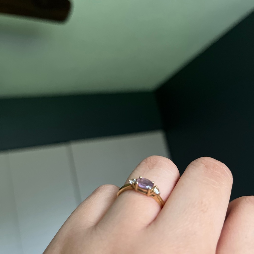 Leah Alexandra Elle Ring, Amethyst centre